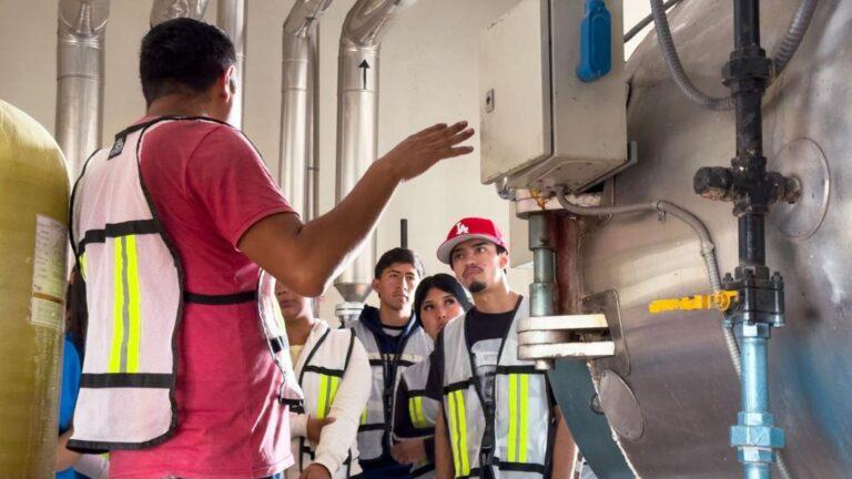 Estudiantes de Utzac realizan práctica técnica en hospital
