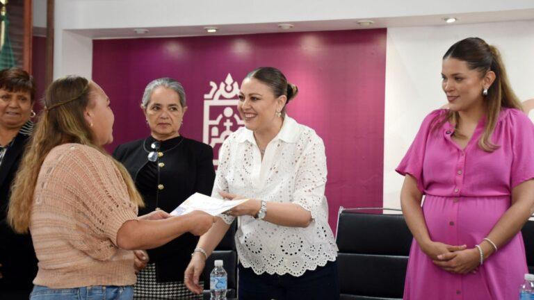 Entregan apoyos a mujeres emprendedoras en Guadalupe
