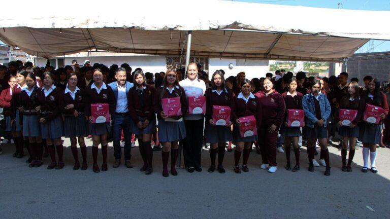 DIF Guadalupe entrega kits menstruales a jóvenes estudiantes